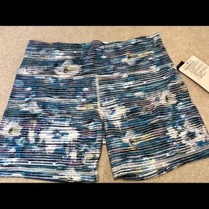 NWT size 10r Lululemon Groove shorts